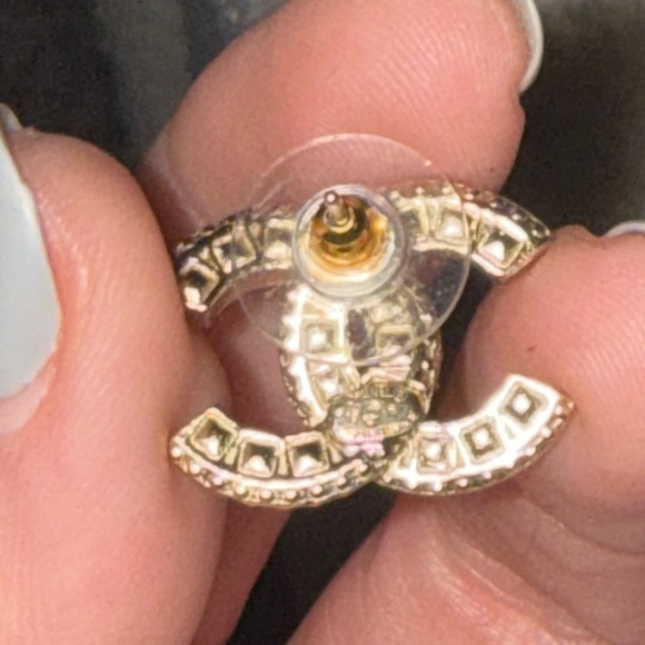 Chanel Classic Cc Logo Crystal Earrings - Picture 9 of 10